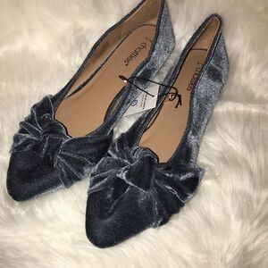 Chattie Ladies Blue Velvet Flats with Bow NWT